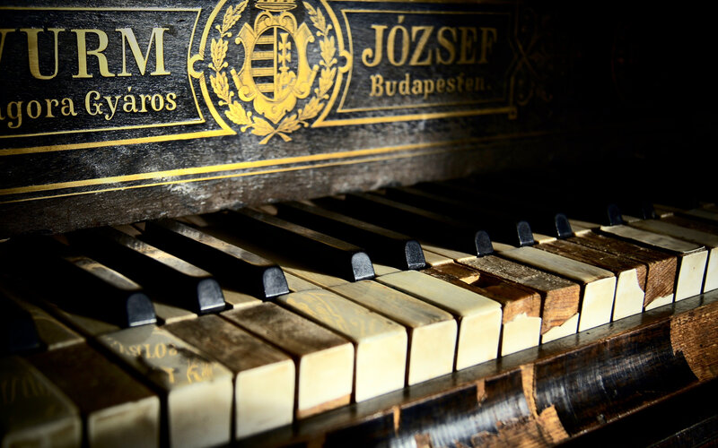 Old Piano Keys — Black