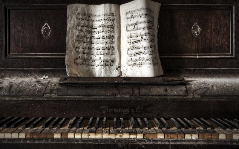 Old Piano with Sheet Music — Brown, Somber