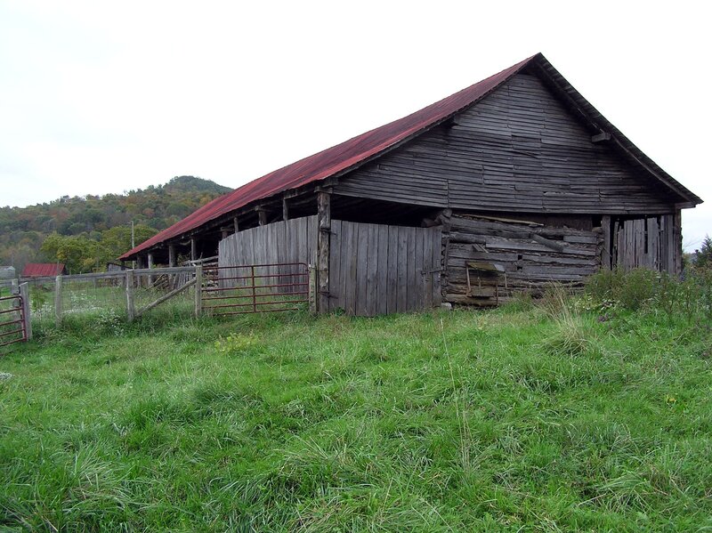 Old Wooden Barn — Green, Rural, Autumn