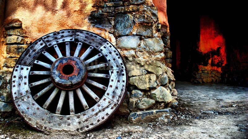 Old Wooden Wagon Wheel — Brown