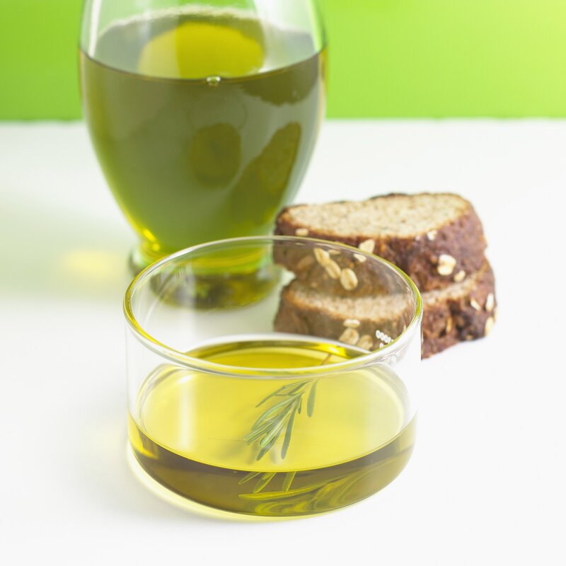 olive oil with rosemary and bread