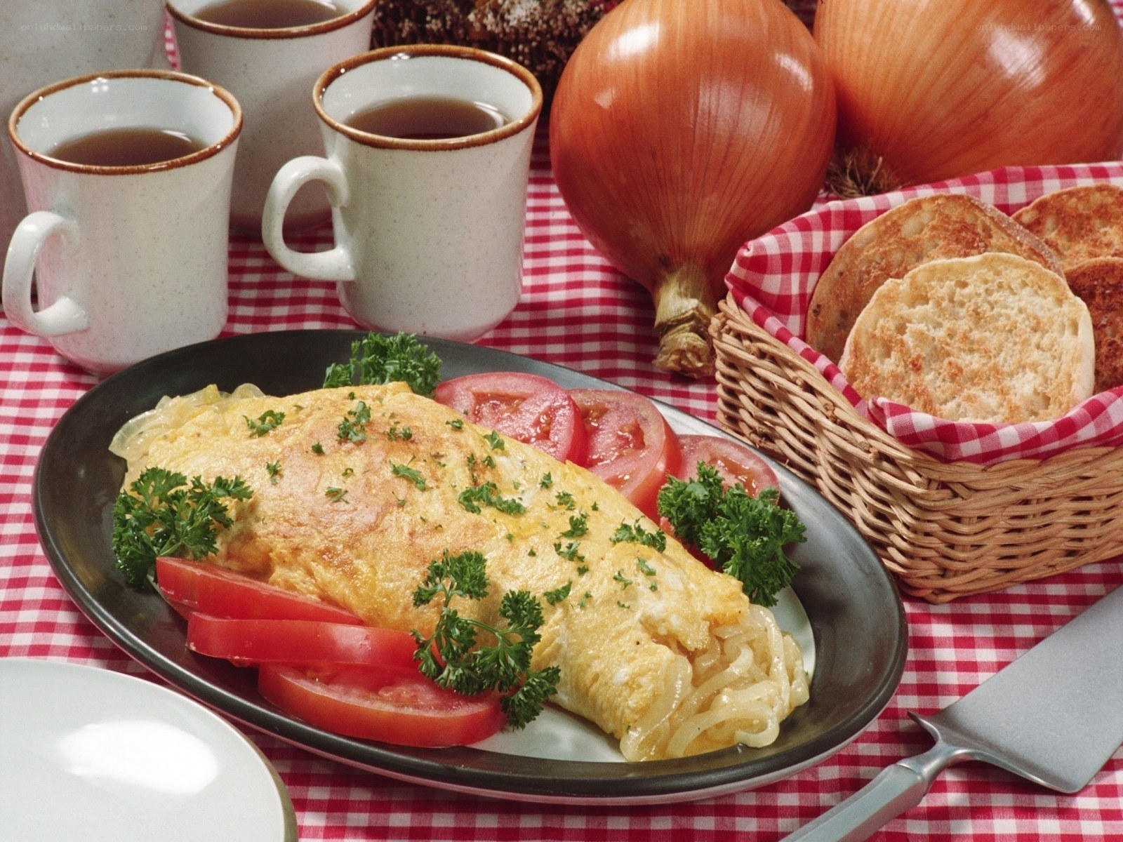 Omelette with tomatoes and onions