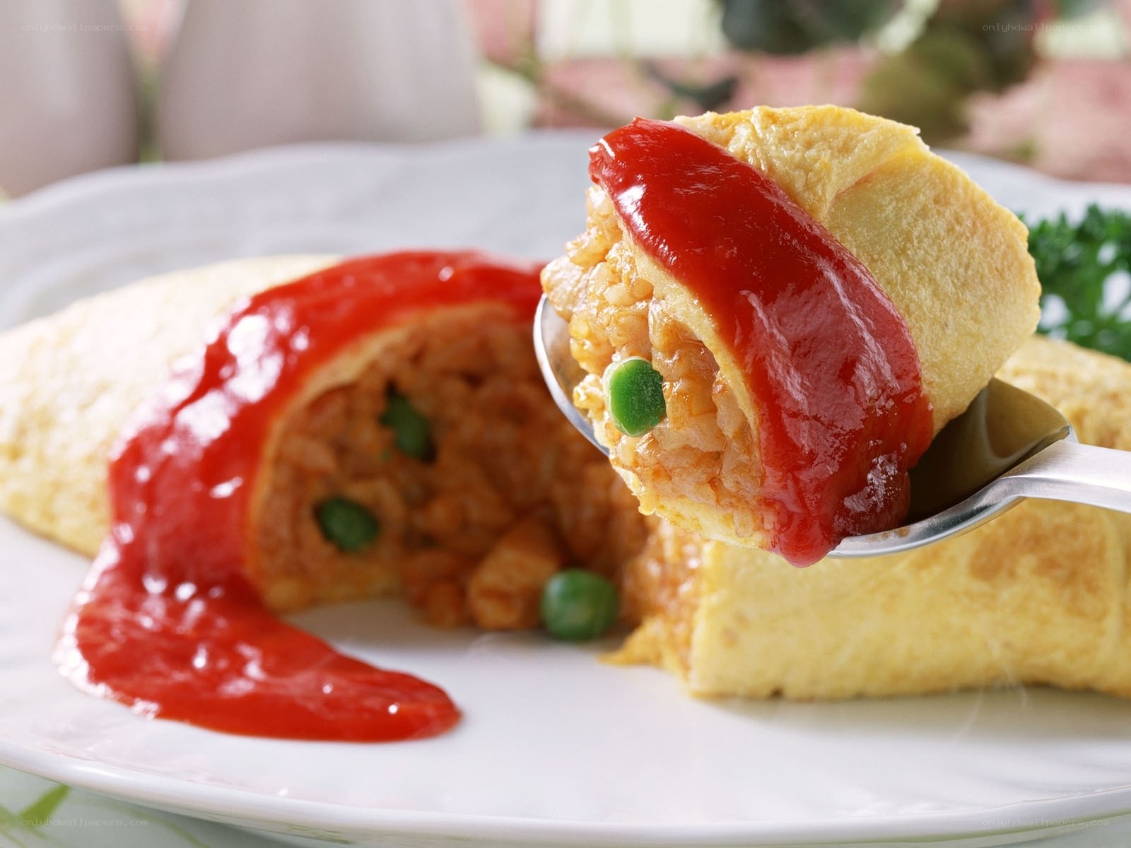 omurice with ketchup