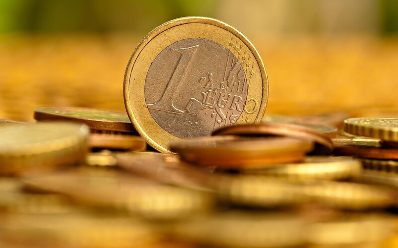 One Euro Coin — Gold, Neutral
