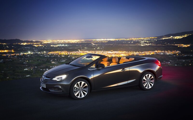 Opel Cascada convertible at night