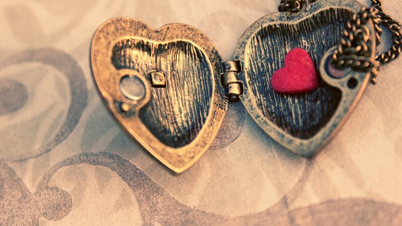 Open Heart Locket — Gold