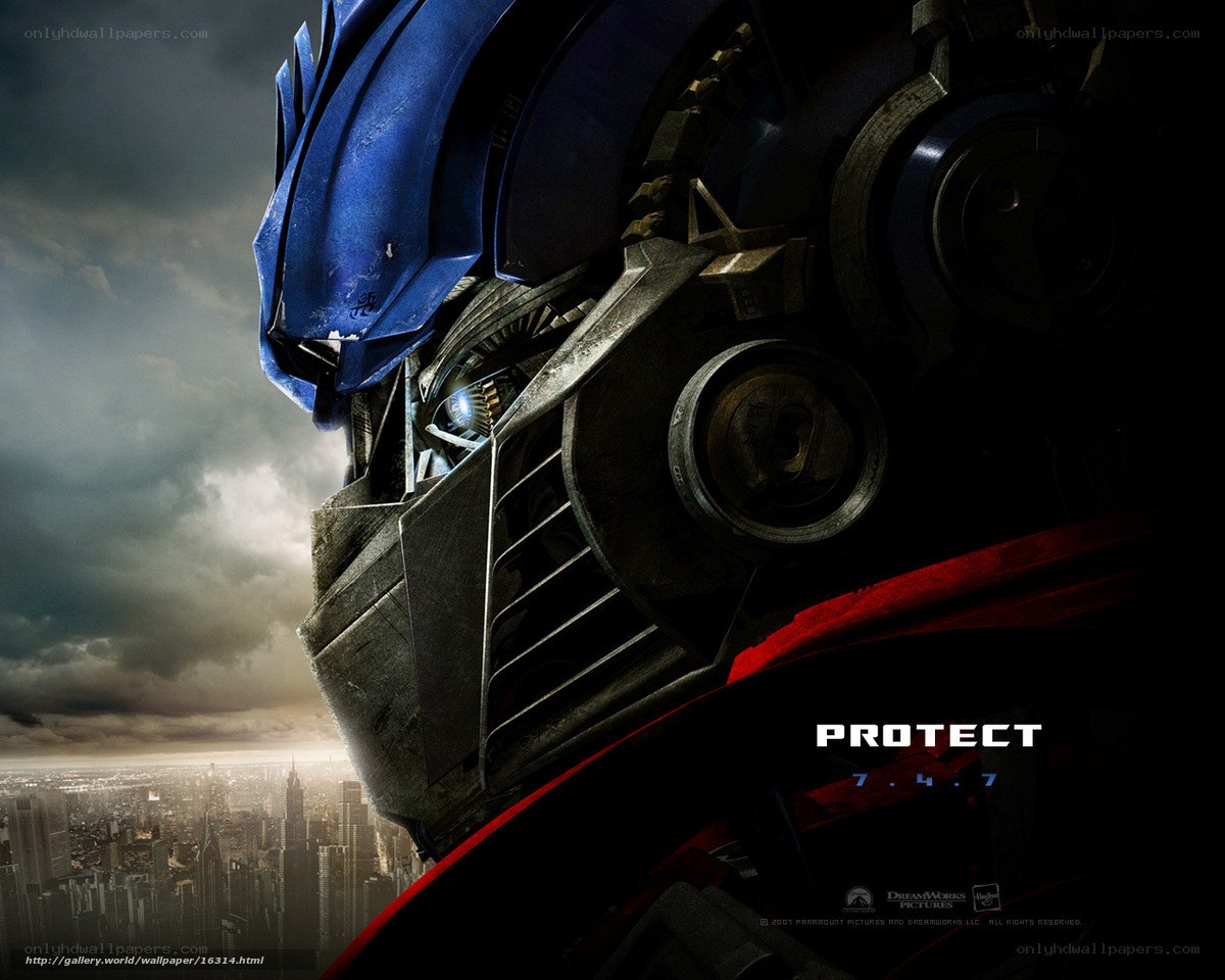 Optimus Prime protects the city
