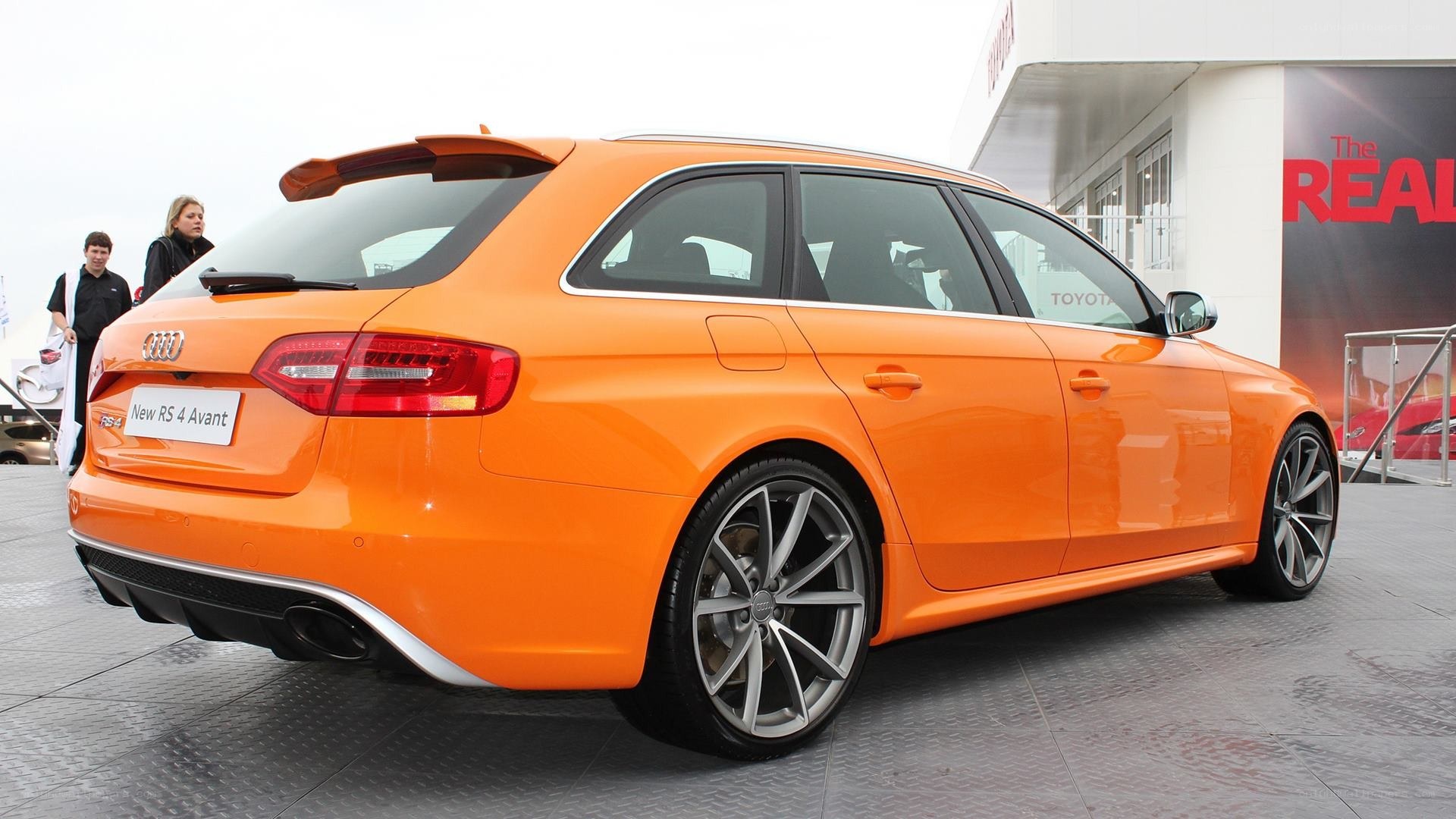 Orange Audi RS4 Avant