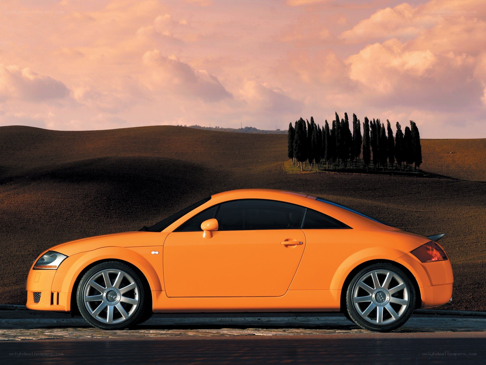 Orange Audi TT in Tuscany