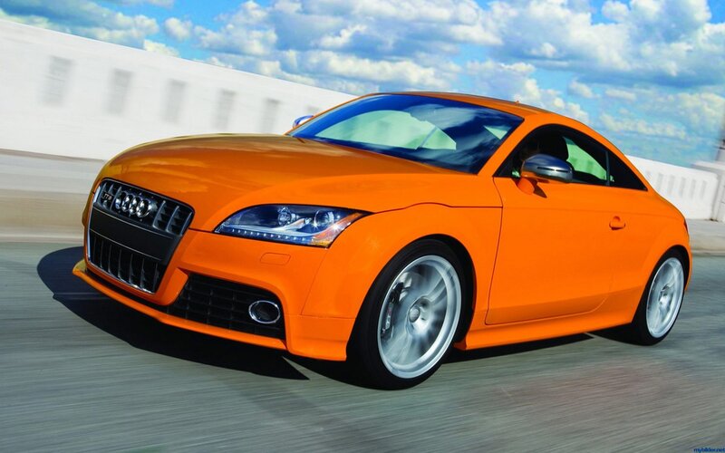 Orange Audi TT-RS — Dynamic
