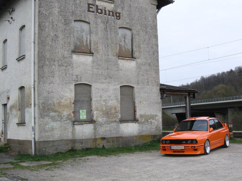 Orange BMW at Ebing station