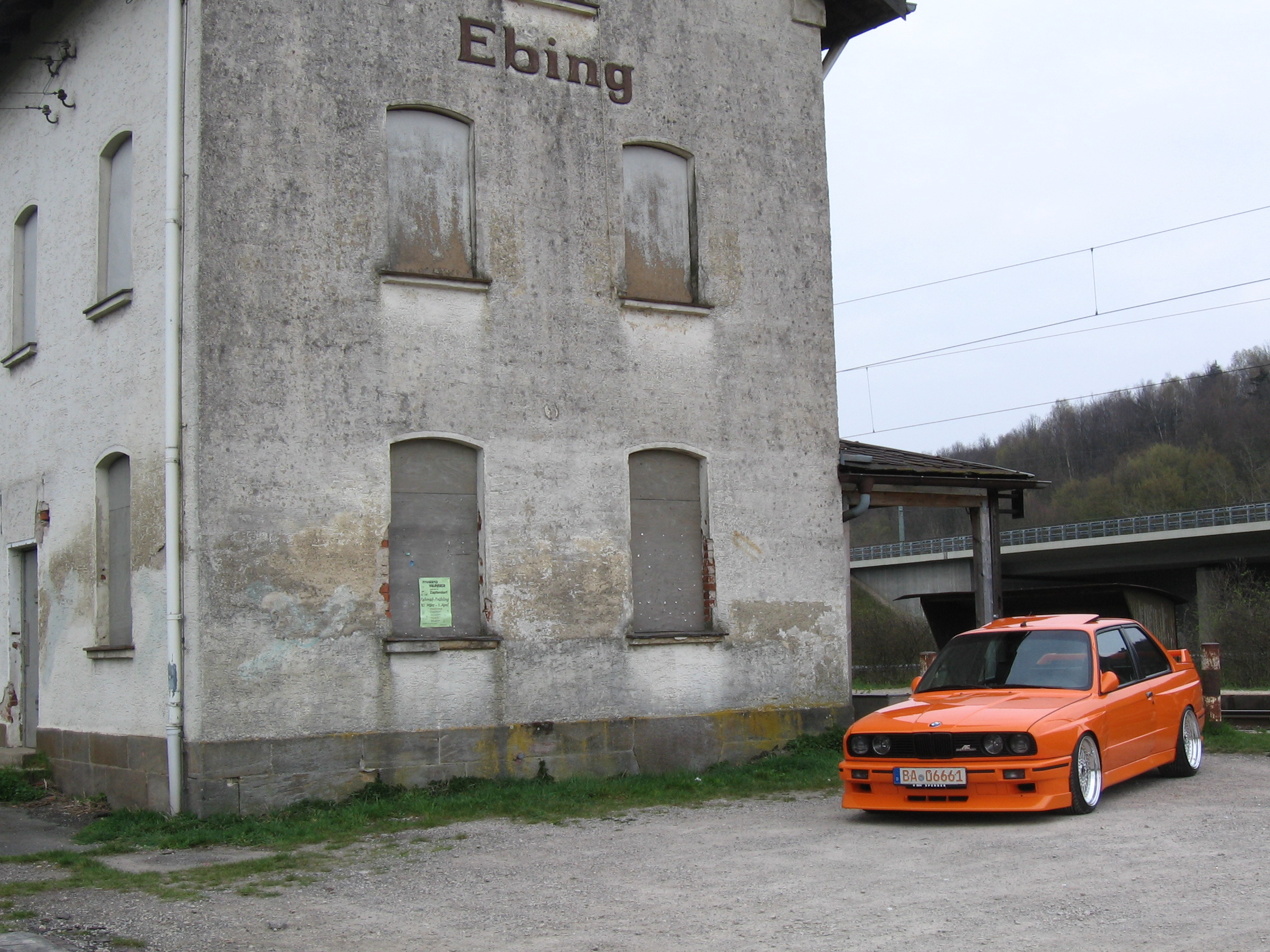 Orange BMW at Ebing station