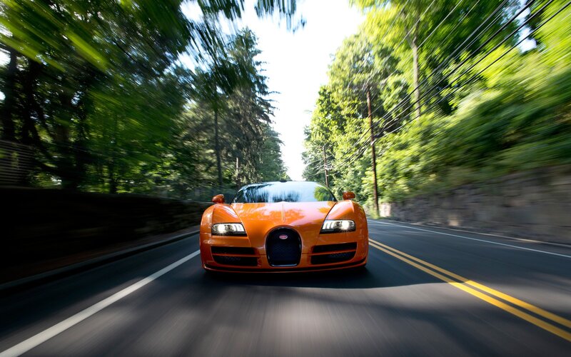 Orange Bugatti Veyron — Dynamic