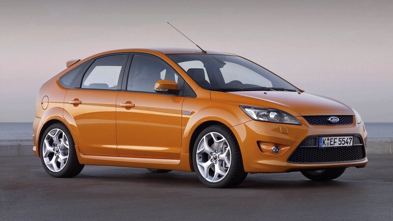Orange Ford Focus Hatchback — Calm