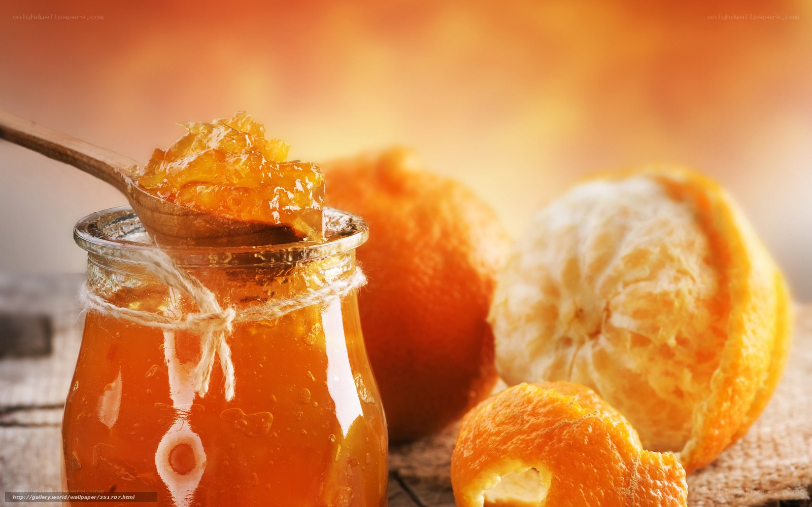 Orange jam with fresh oranges