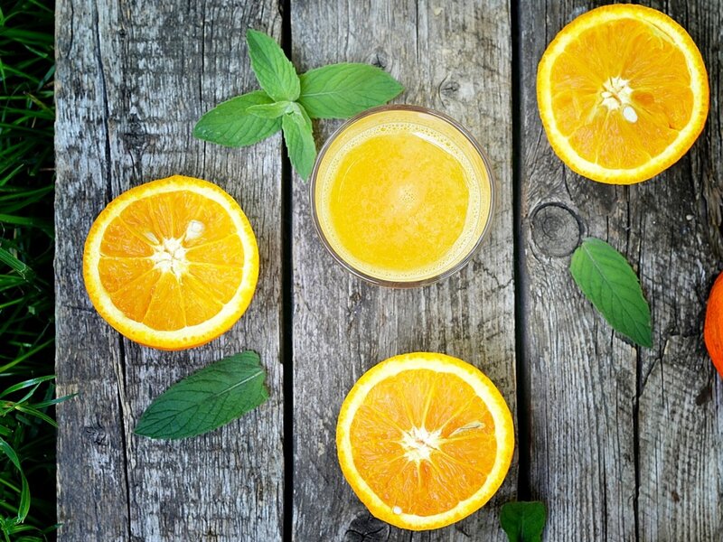 Orange Juice and Oranges — Fresh, Afternoon