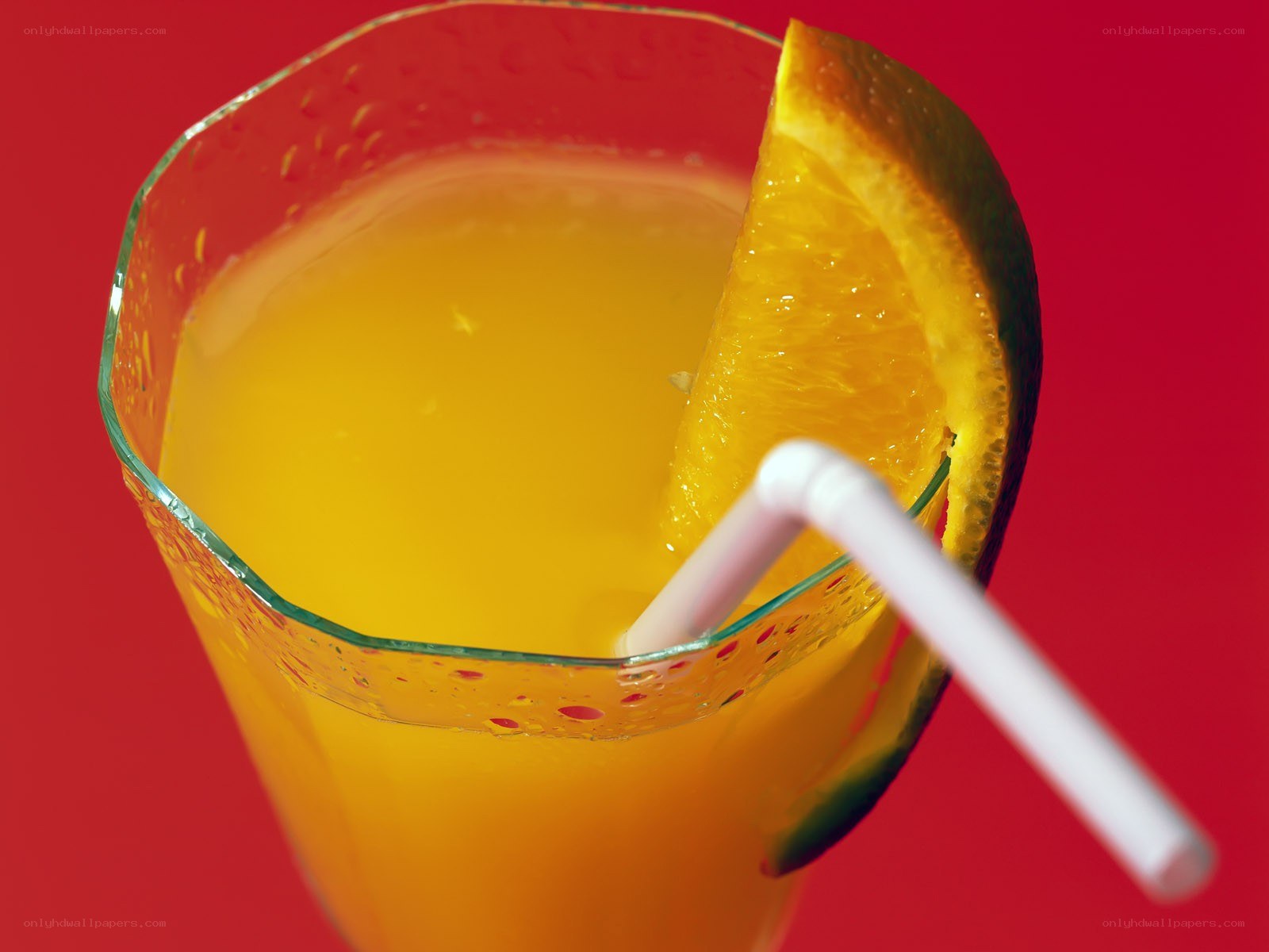 orange juice with slice