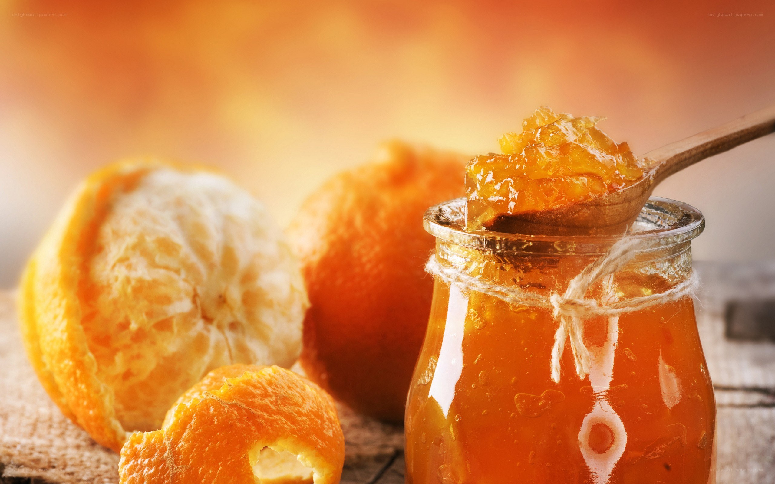 Orange marmalade with fresh oranges