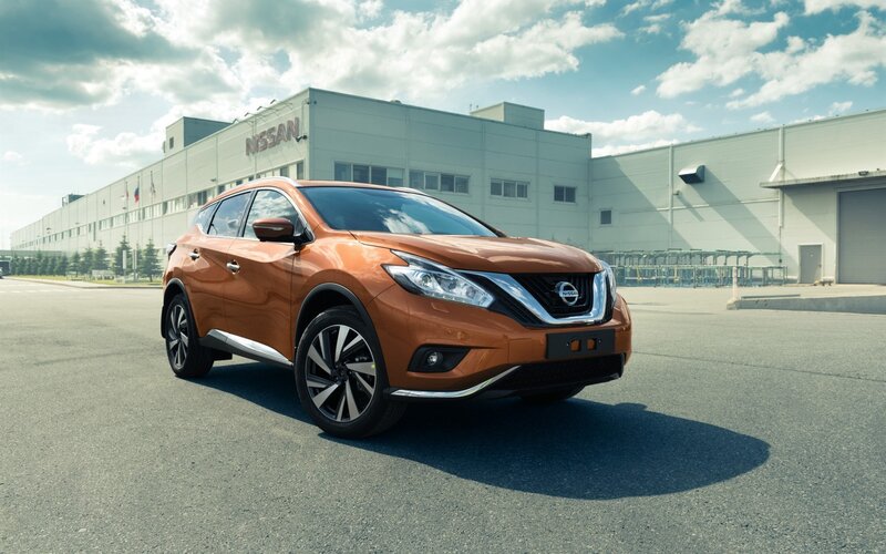 Orange Nissan Murano — Dramatic