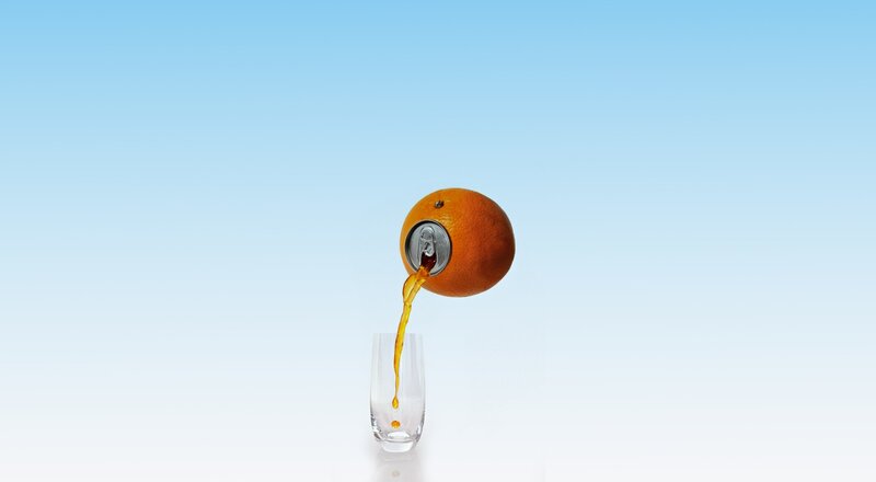 Orange Pouring Juice — Blue
