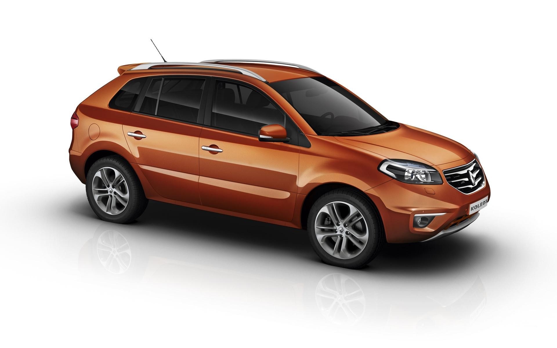 Orange Renault Koleos SUV