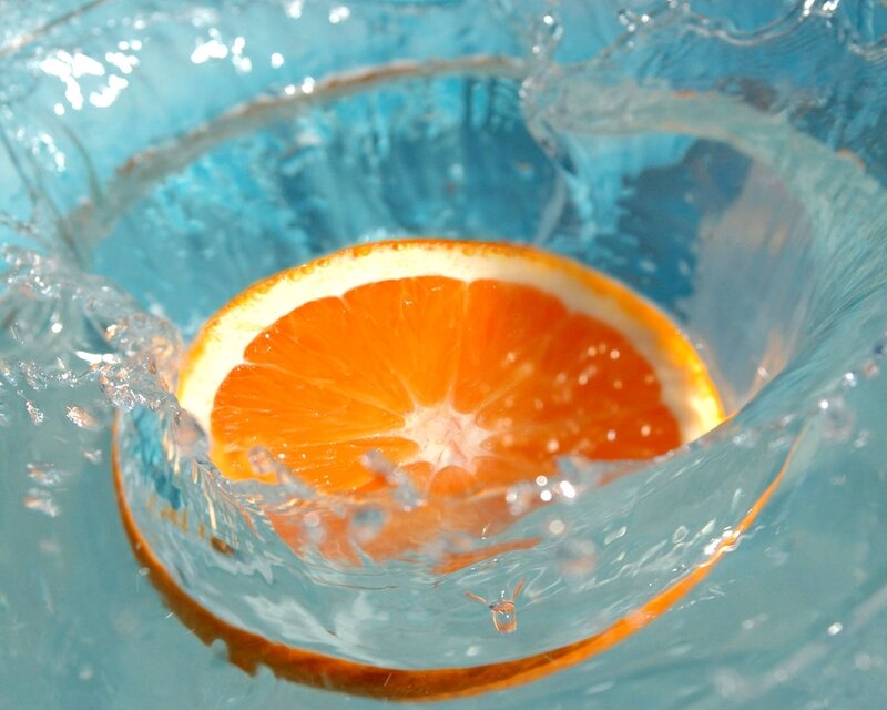 Orange Slice in Water — Dynamic, Photograph, Splashing