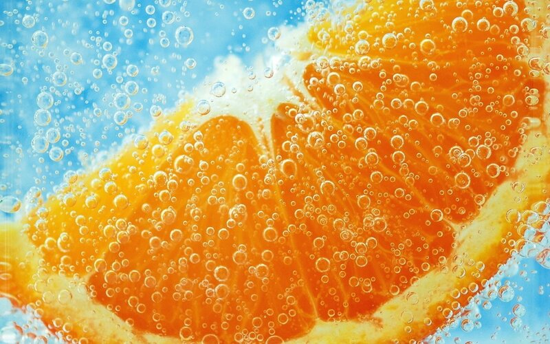 Orange Slice in Water — Refreshing, Photograph, Bubbles, Fruit