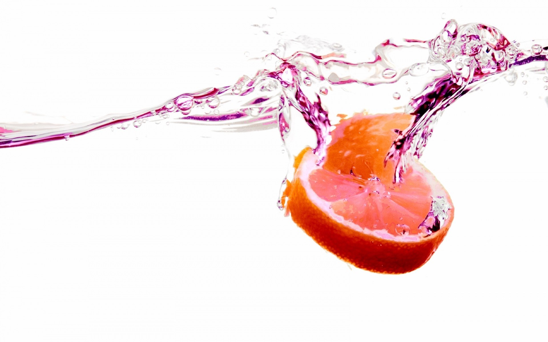 orange slice in water splash