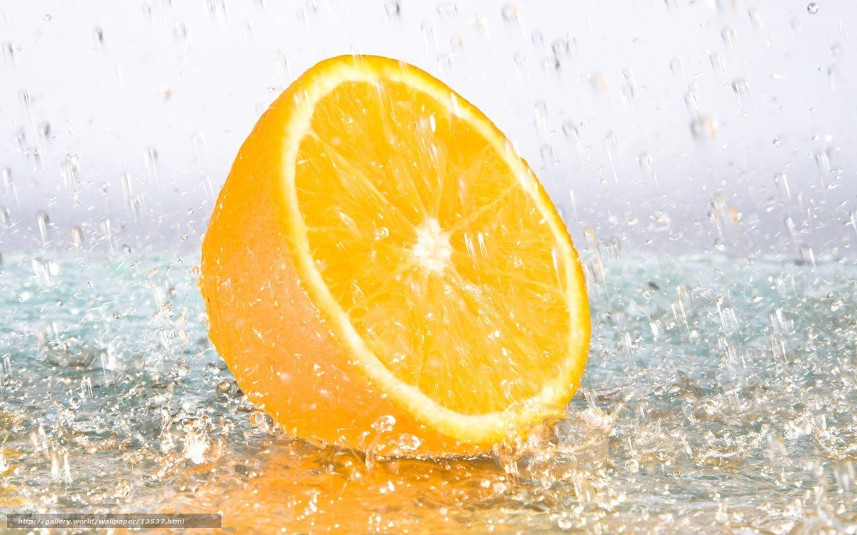 orange slice in water splash
