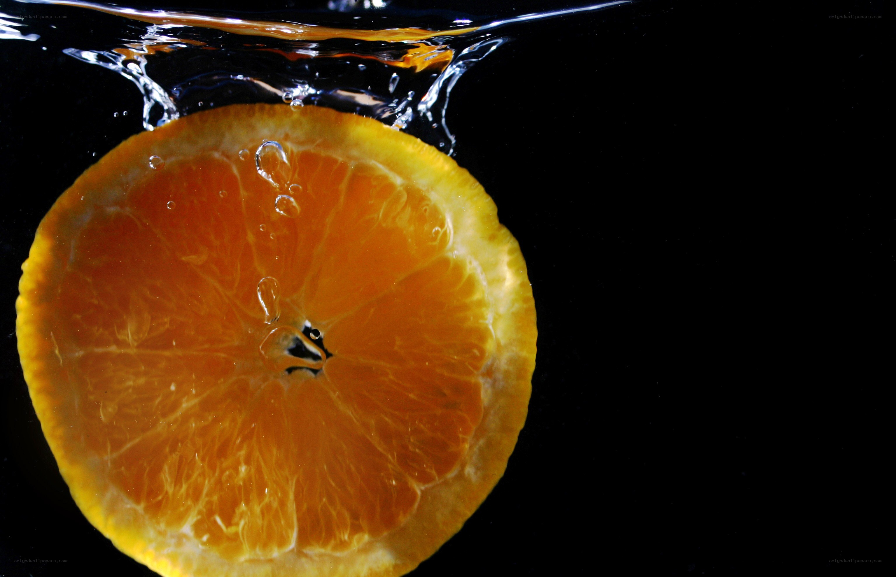 orange slice in water