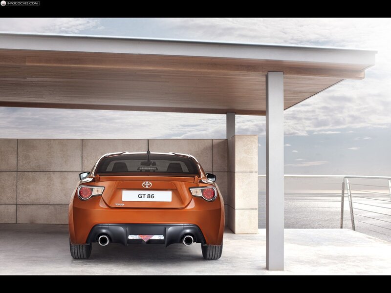 Orange Toyota GT86 rear view