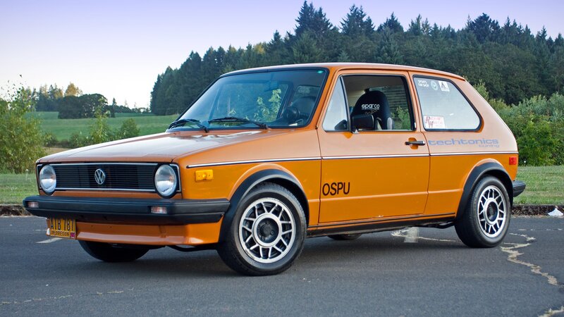Orange Volkswagen Golf — Calm