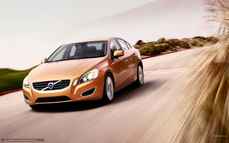 Orange Volvo S60 — Dynamic