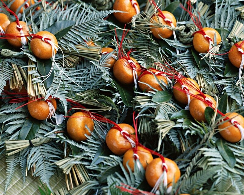 Oranges and ferns in a decorative arrangement