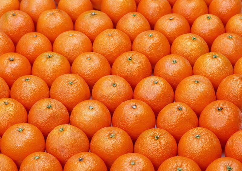 Oranges in a pile