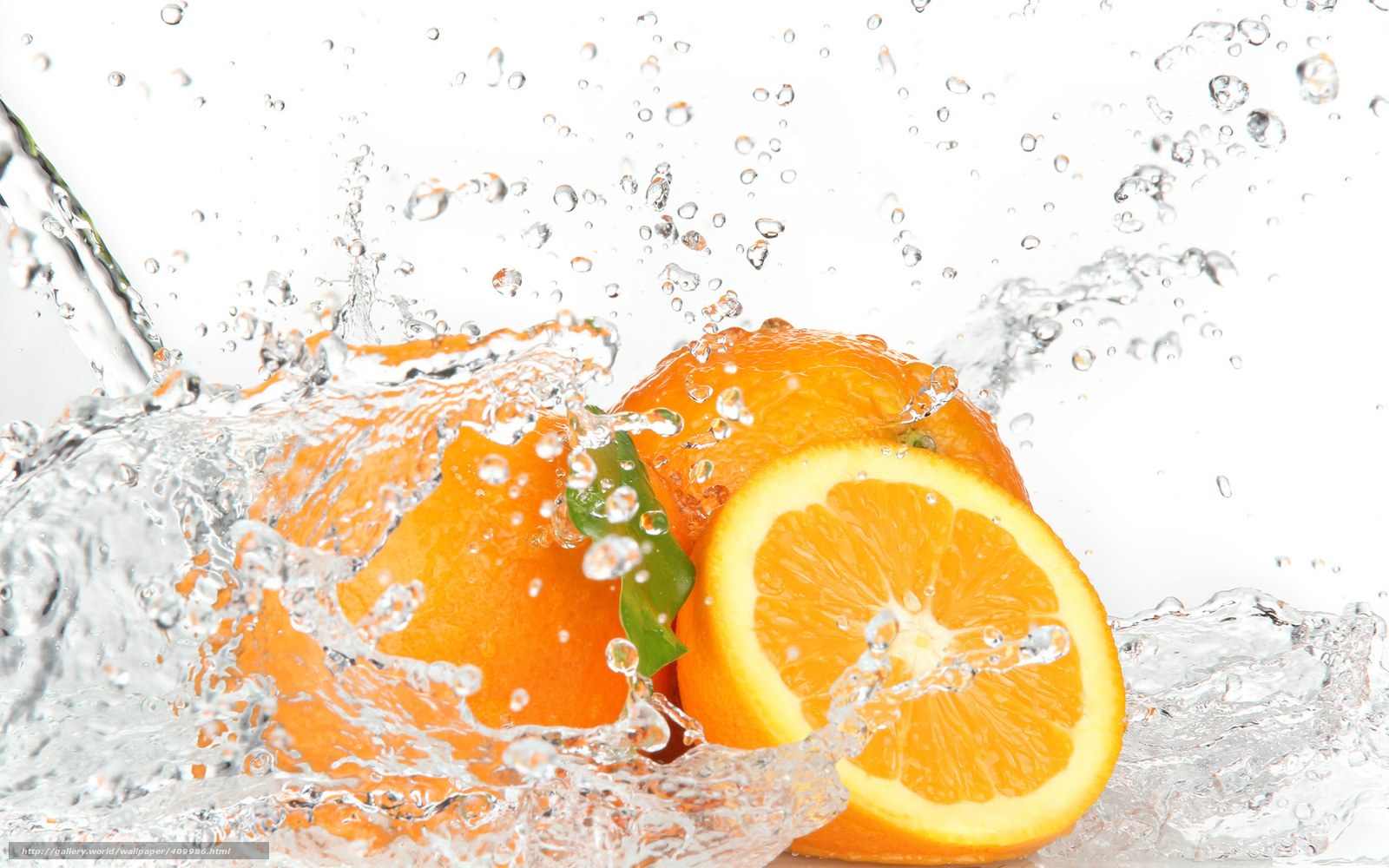 Oranges splashing in water