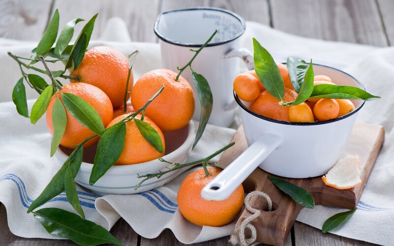 Oranges with Leaves
