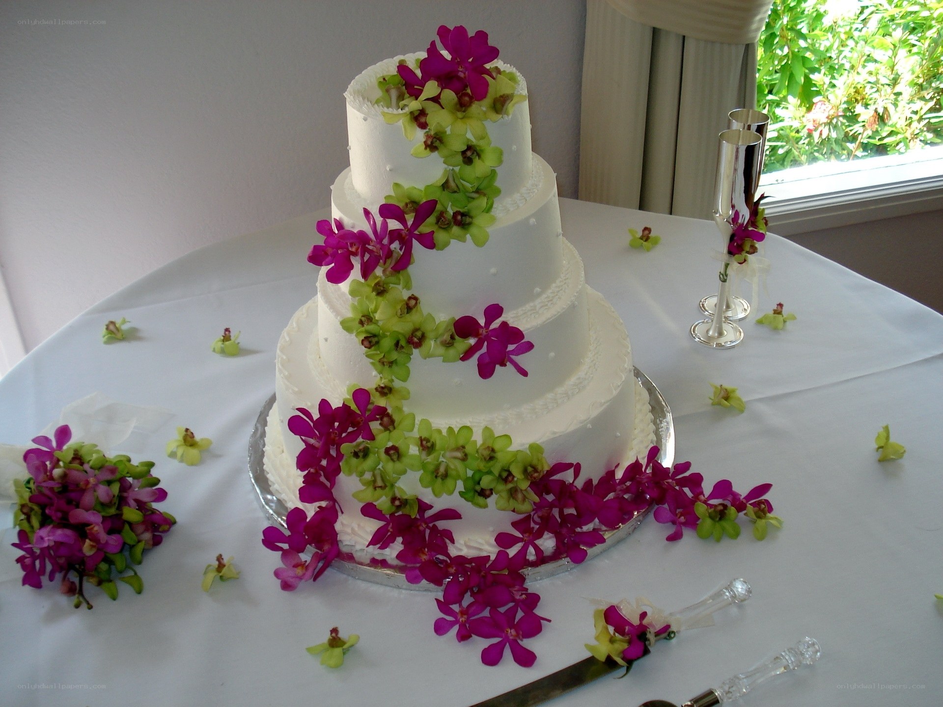 Orchid-decorated wedding cake