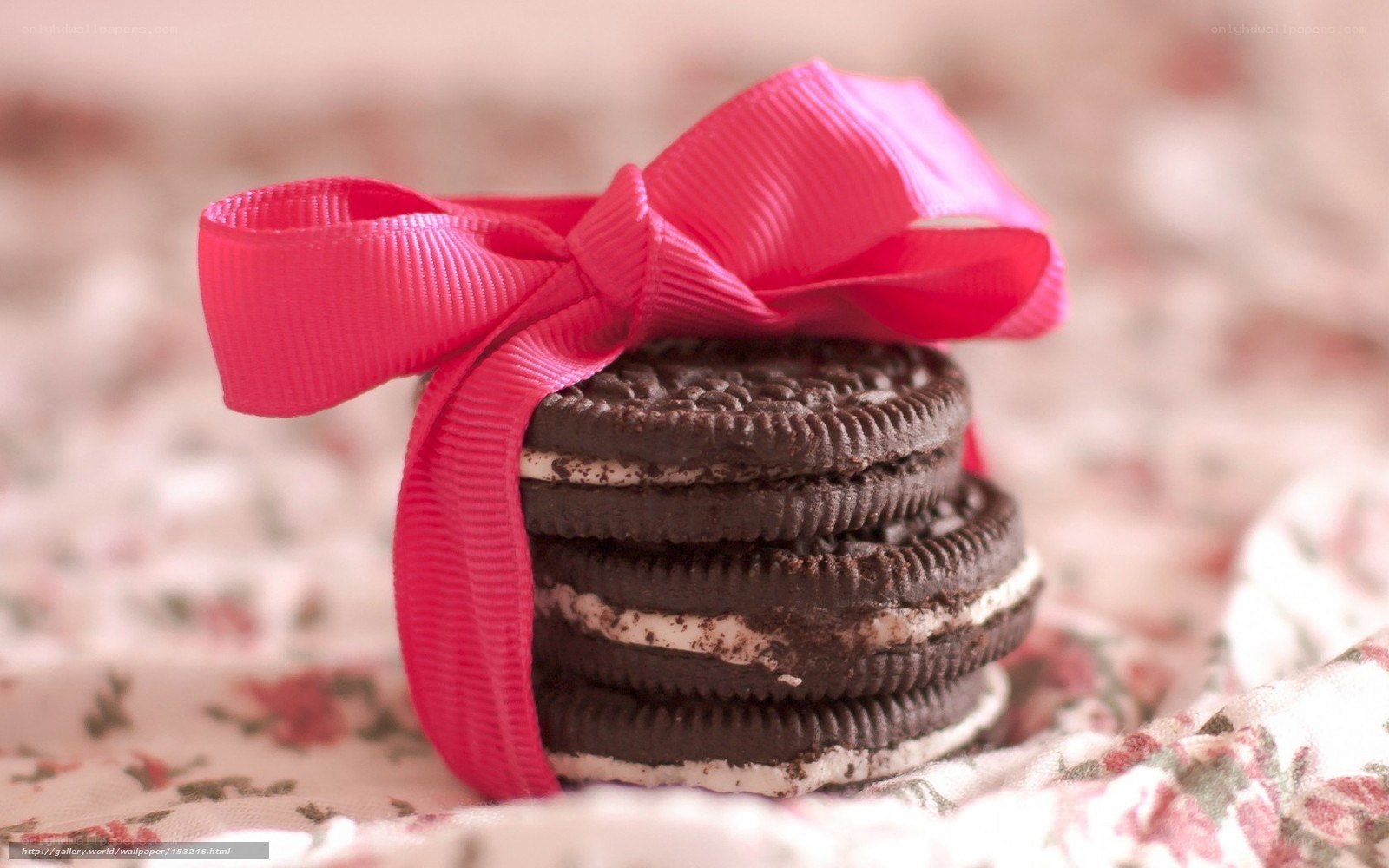 Oreos with pink ribbon