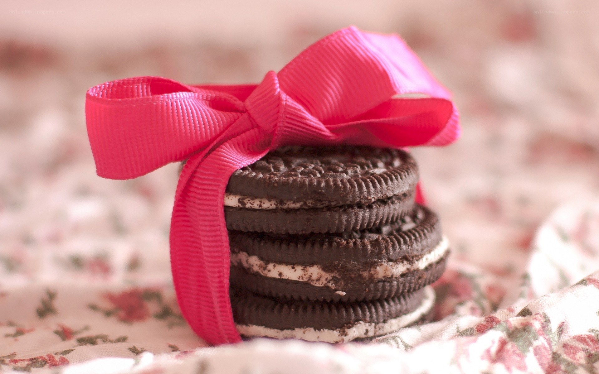 Oreos with pink ribbon
