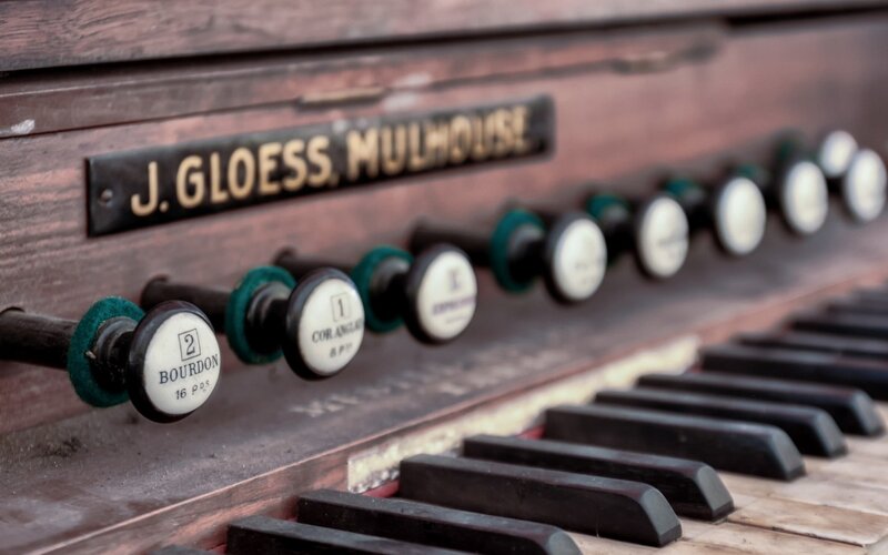 Organ Console — Brown
