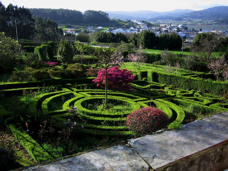 Ornamental Garden Maze — Green, Serene