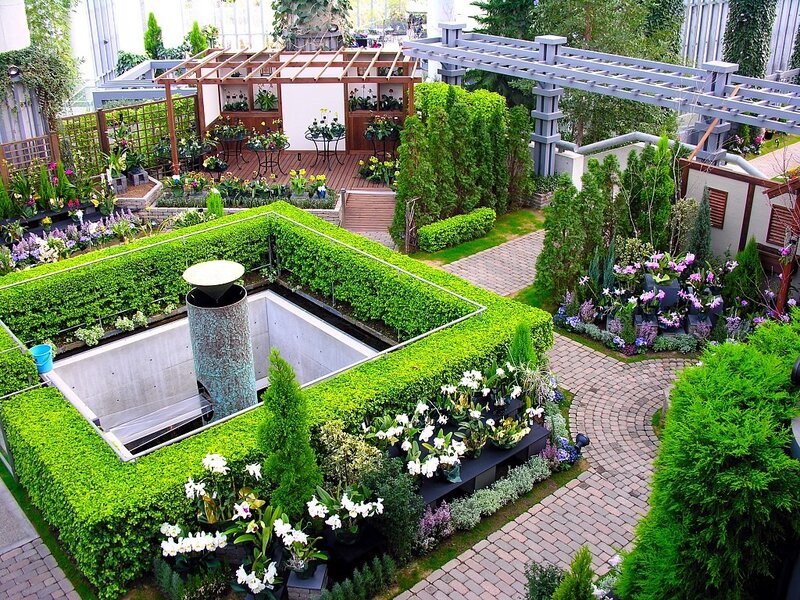 Ornamental Garden with Fountain — Green