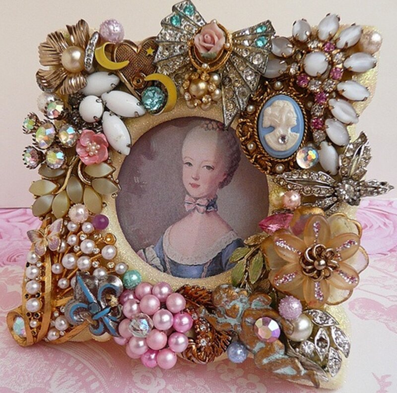 Ornate Brooch Frame
