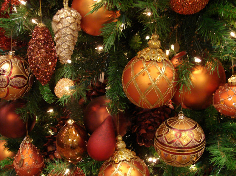 Ornate Christmas Tree — Gold