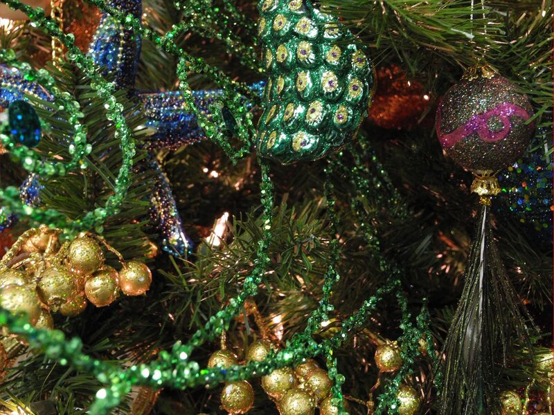 Ornate Christmas Tree — Green