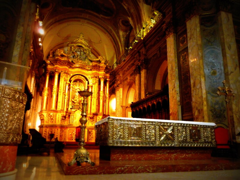 Ornate Church Altar — Gold, Dramatic