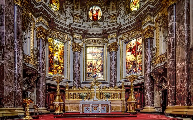 Ornate Church Interior — Gold, Dramatic