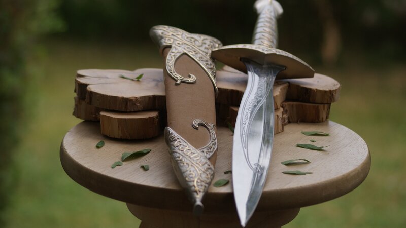 Ornate Dagger and Sheath — Brown