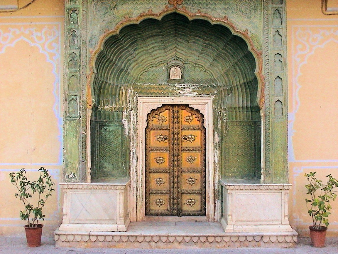 ornate door in jaipur